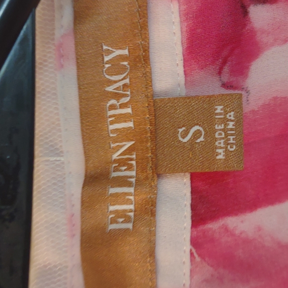 NEVER WORN Ellen Tracy stunning pink floral semi-sheer blouse size small! - Picture 2 of 6